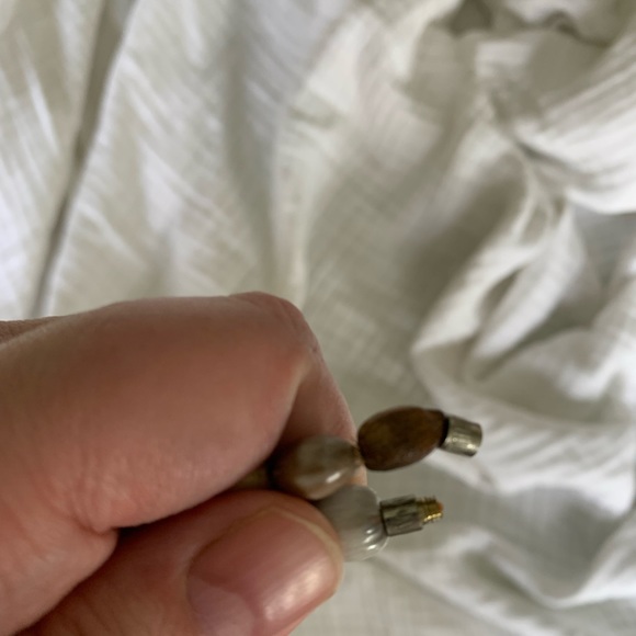 Necklace. Choker length. Browns and creams. Feels like a tropical vacation. - Picture 4 of 4